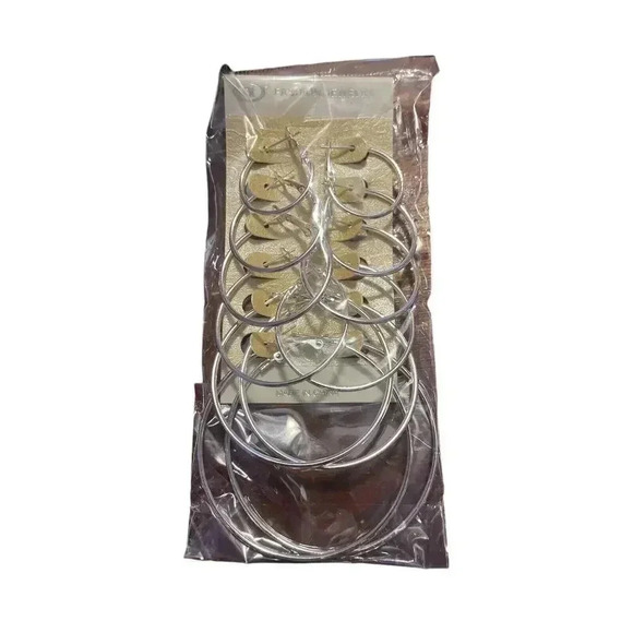 FASHION JEWELRY SIX DIFFERENT ROUND SLIVER PLATED EARRINGS - Picture 1 of 1